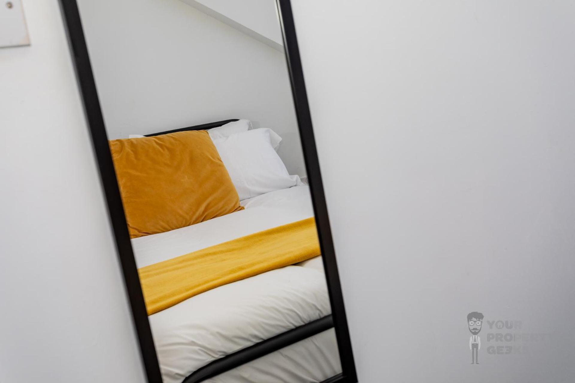 Attic Style 2 Bed Duplex With Rooftop Patio Appartement