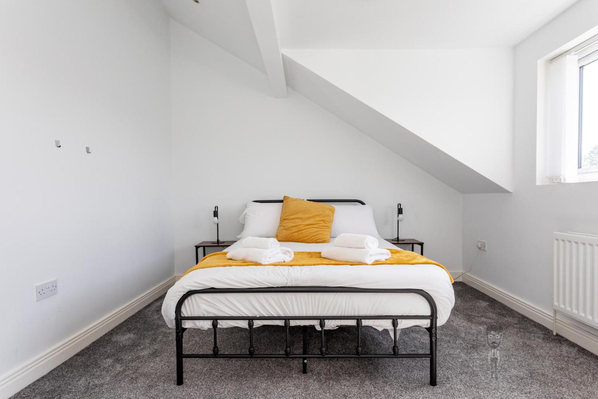 Attic Style 2 Bed Duplex With Rooftop Patio Appartement