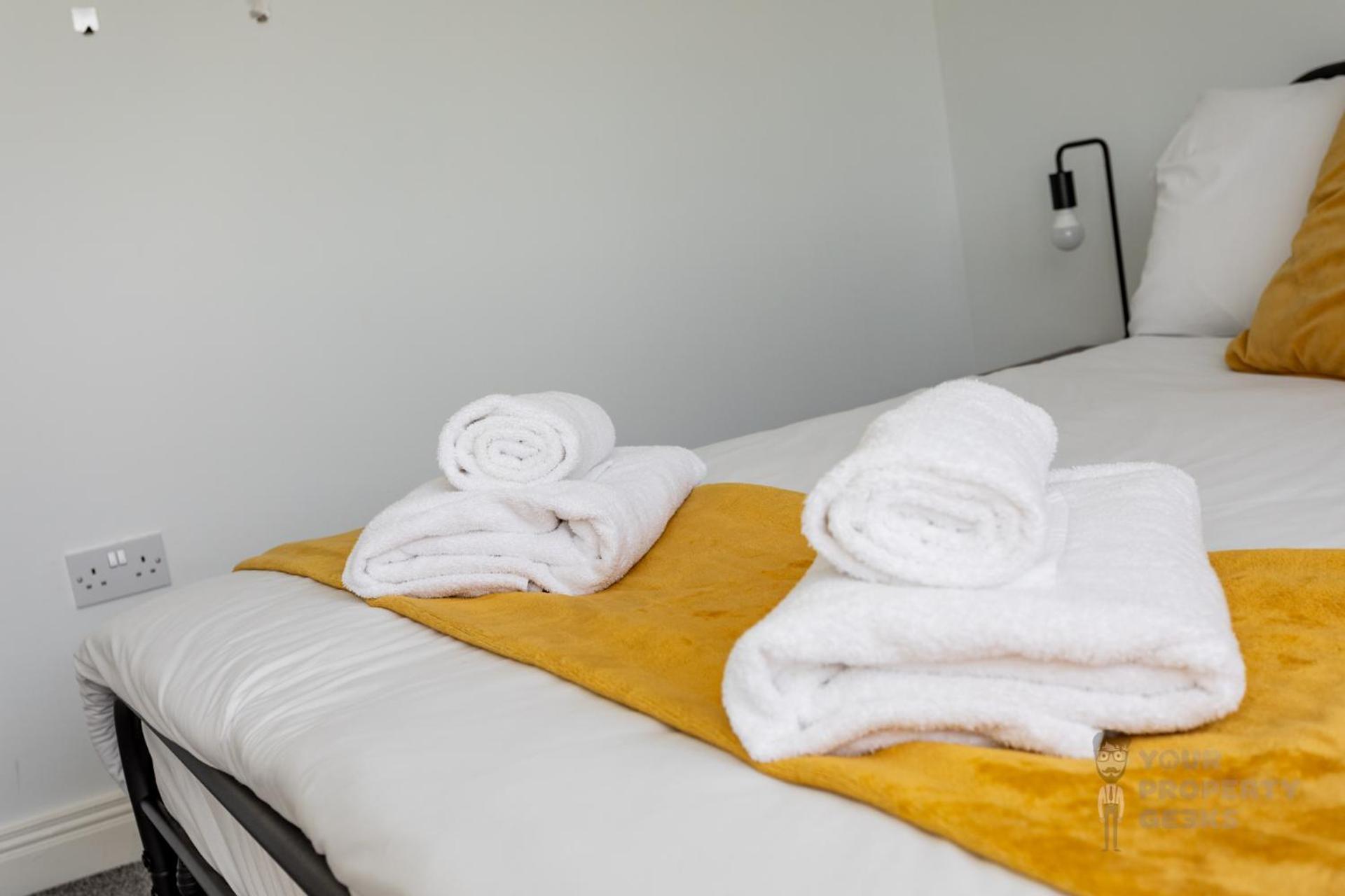 Attic Style 2 Bed Duplex With Rooftop Patio * Belfast